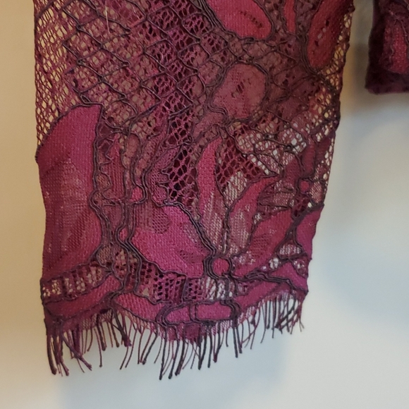 Frnch lace blouse - Picture 3 of 12